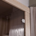 Κρεμαστή Βιτρίνα Δίφυλλη Damis 90.5x35x113.5εκ Σονόμα Με τζάμι και MDF Διακόσμηση - Image 3